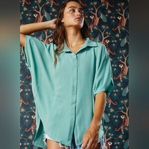 BUCKETLIST Relaxed Short-Sleeve Tunic in Seafoam Green